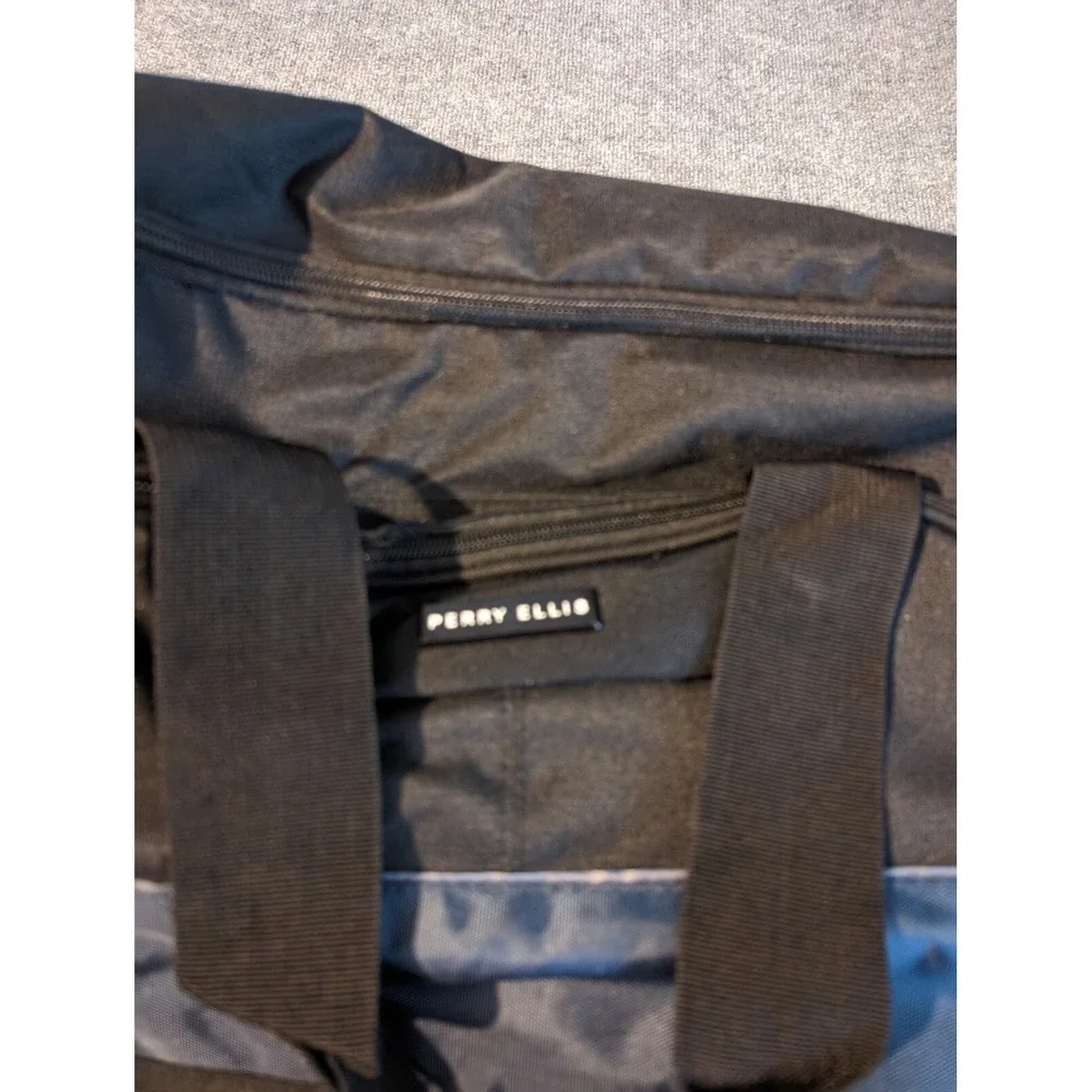 Authentic Perry Ellis Business 22-in Duffel Bag Black/ Blue